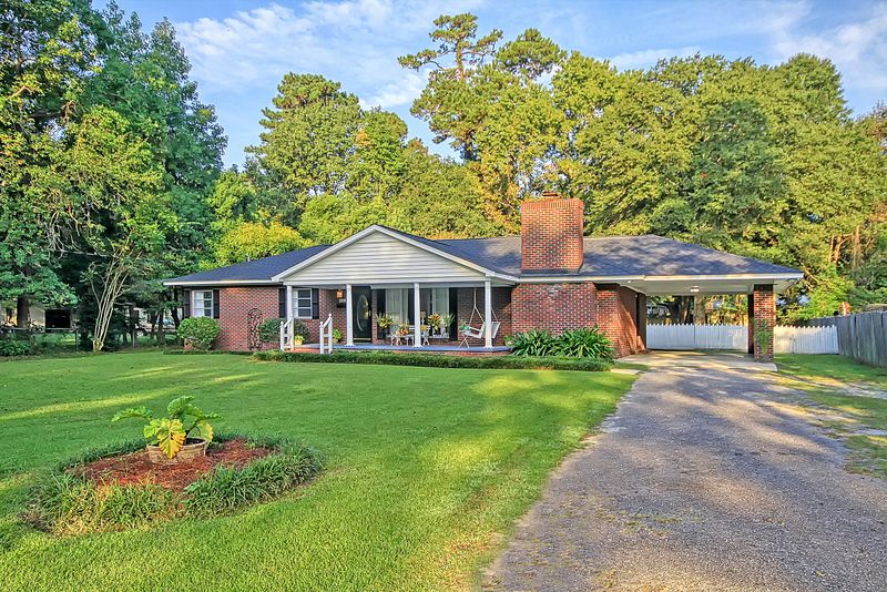110 N Laurel St, Summerville, SC 29483