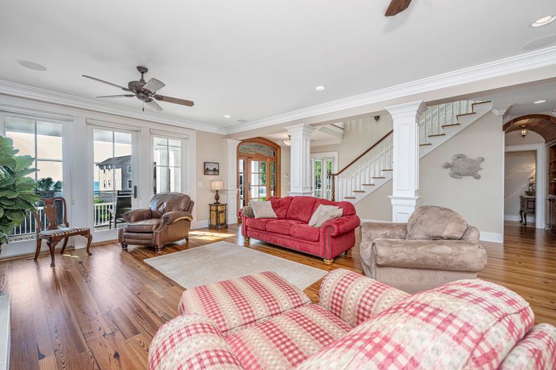 601 Palmetto Blvd, Edisto Beach, SC 29438