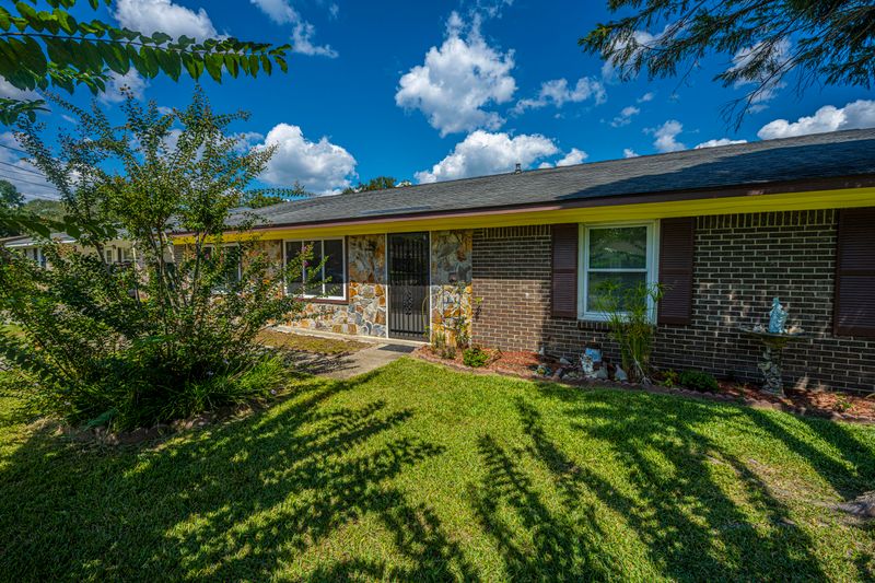 8 Summit Ave, Goose Creek, SC 29445
