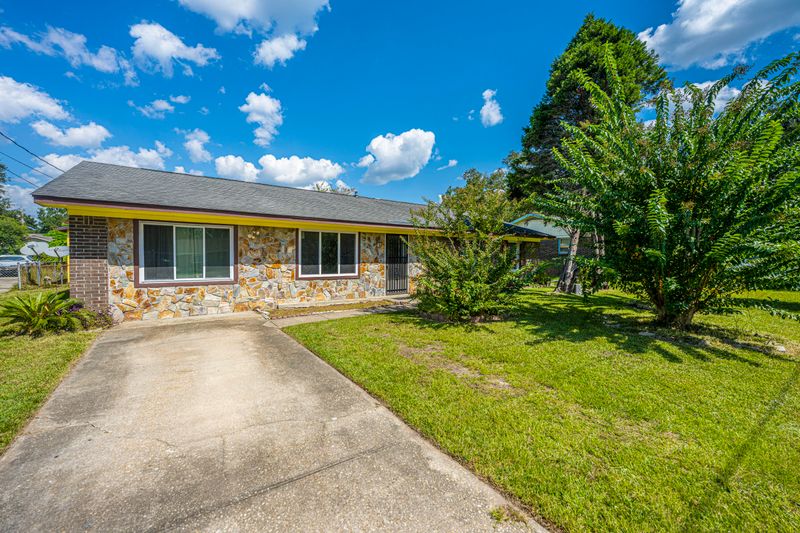 8 Summit Ave, Goose Creek, SC 29445