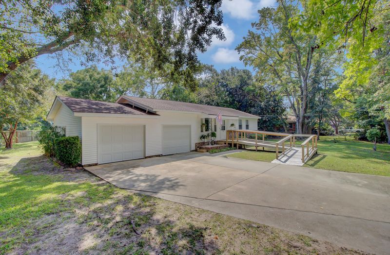 919 Center St, Mount Pleasant, SC 29464