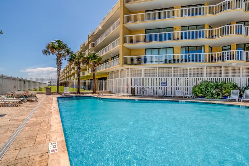 201 W Arctic Ave #106, Folly Beach, SC 29439