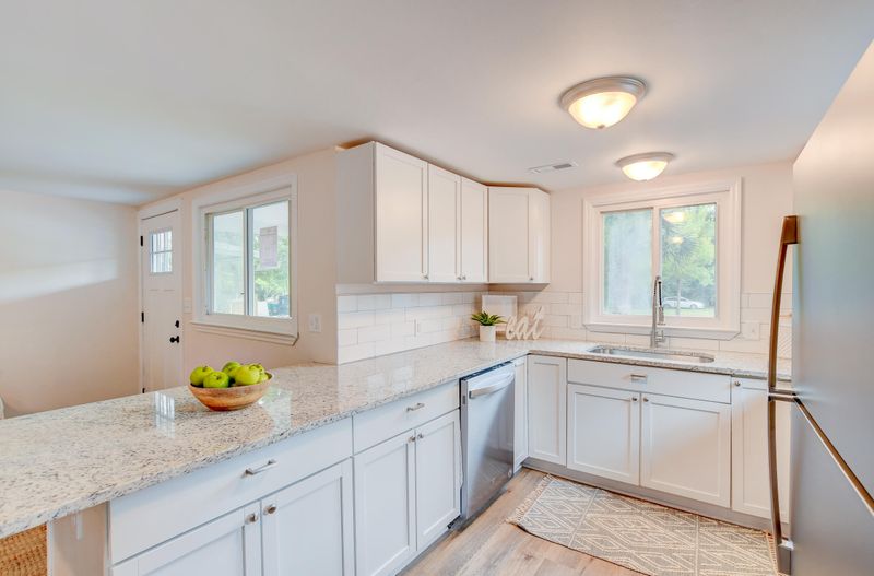 2209 Heriot St, Charleston, SC 29403