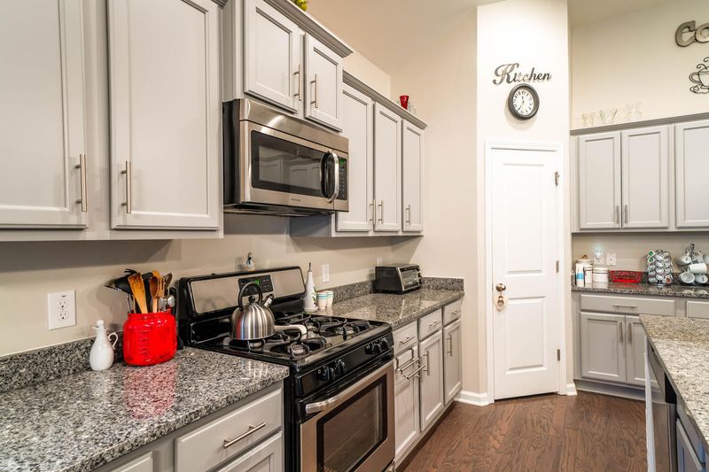 600 Kilarney Rd, Summerville, SC 29483