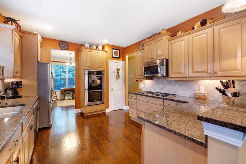 7214 Mossy Creek Ln, Hanahan, SC 29410