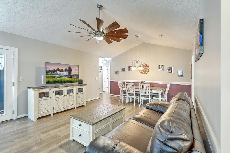 135 Kingsbridge Dr, Goose Creek, SC 29445