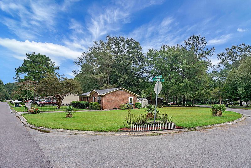 111 Pamela Ln, Summerville, SC 29483
