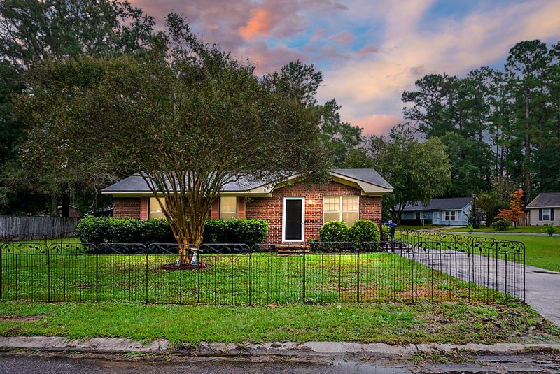 111 Pamela Ln, Summerville, SC 29483