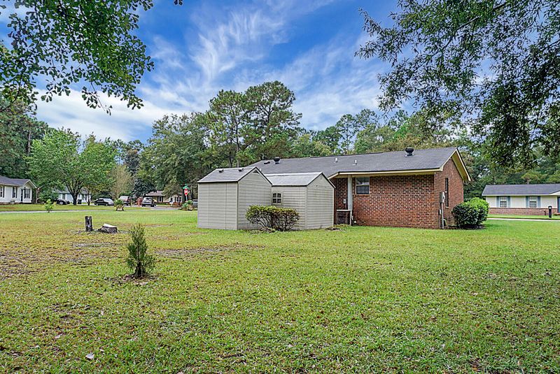 111 Pamela Ln, Summerville, SC 29483