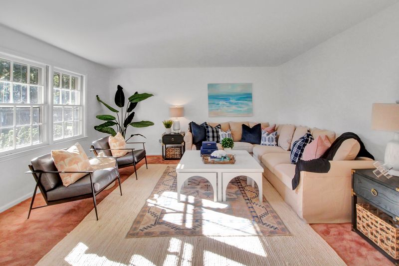 1736 Vassar Dr, Charleston, SC 29407