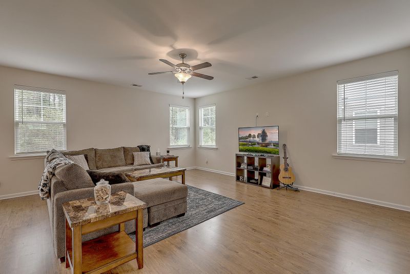 529 Man O War Ln, Moncks Corner, SC 29461