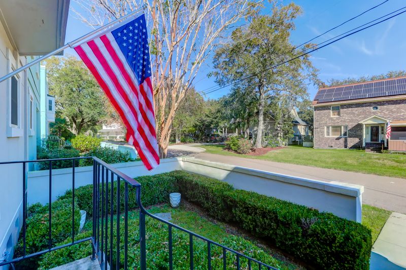 828 Colony Dr, Charleston, SC 29407