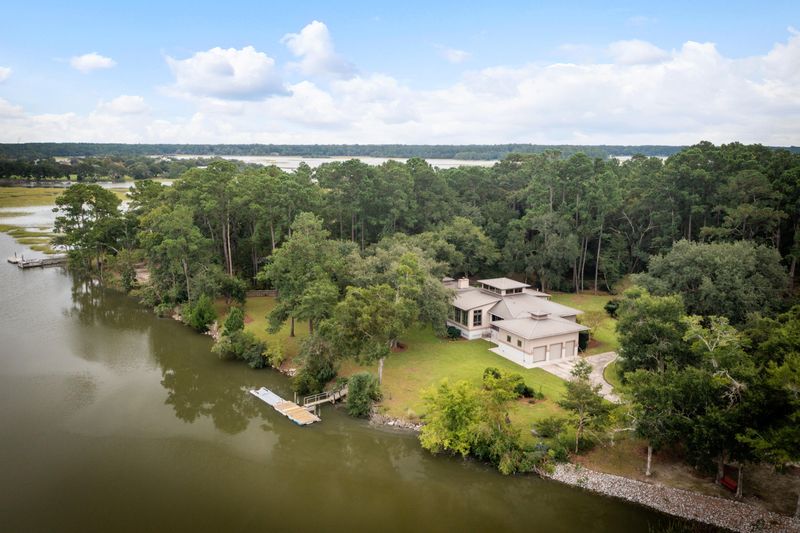 1806 Tacky Point Rd, Wadmalaw Island, SC 29487