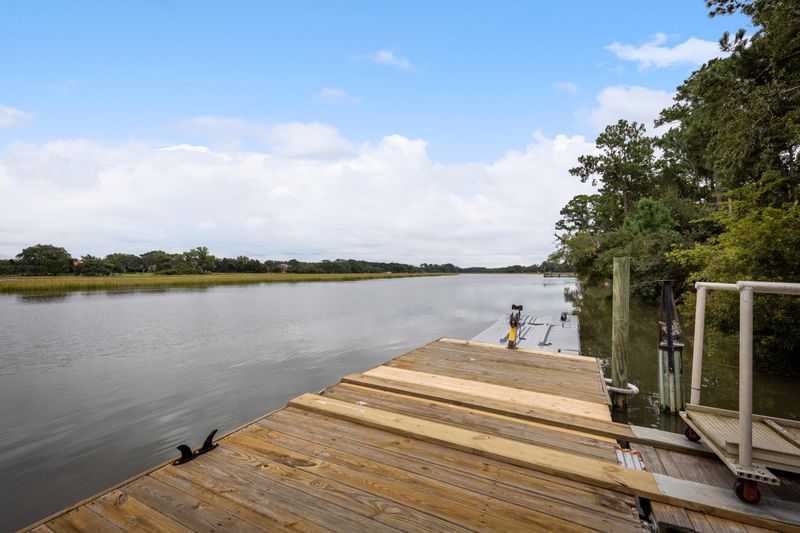 1806 Tacky Point Rd, Wadmalaw Island, SC 29487