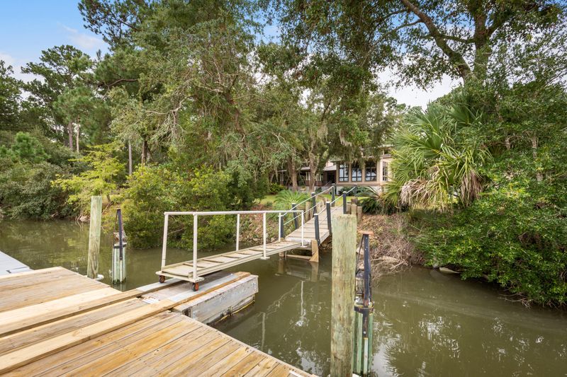 1806 Tacky Point Rd, Wadmalaw Island, SC 29487