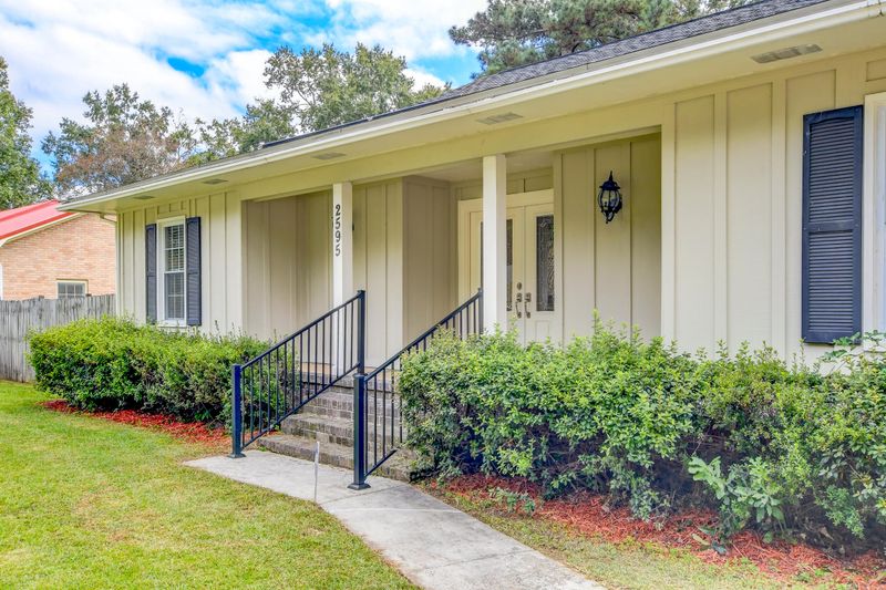 2595 Delhi Rd, North Charleston, SC 29406