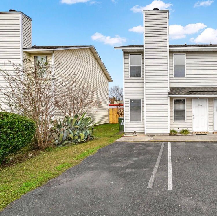256 Pineshadow Dr, Goose Creek, SC 29445