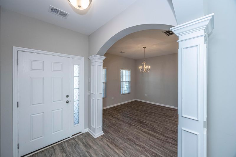 521 Lateleaf Dr, Moncks Corner, SC 29461