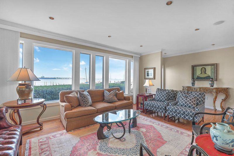 330 Concord St #Th20, Charleston, SC 29401