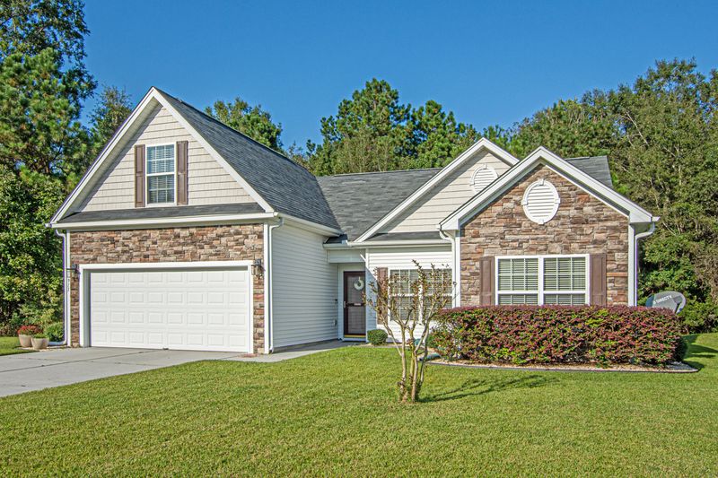 911 Laurel Oak Ln, Moncks Corner, SC 29461