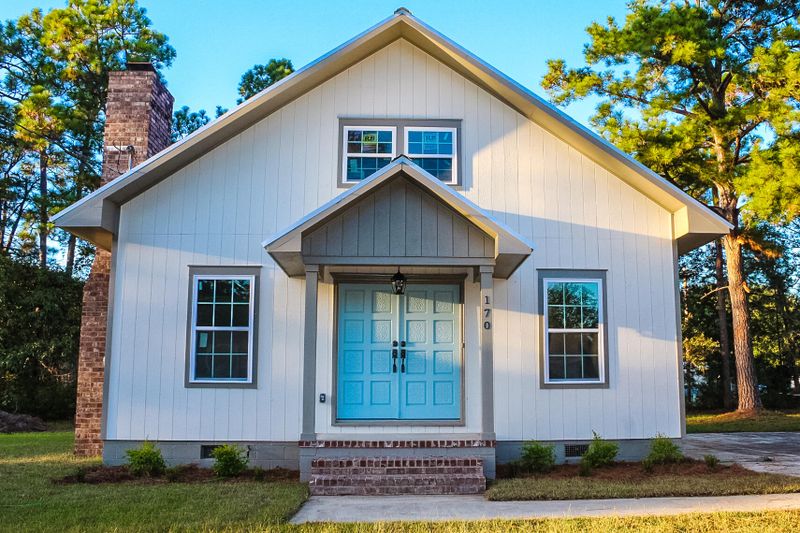 170 Dawsey Dr, Bonneau, SC 29431