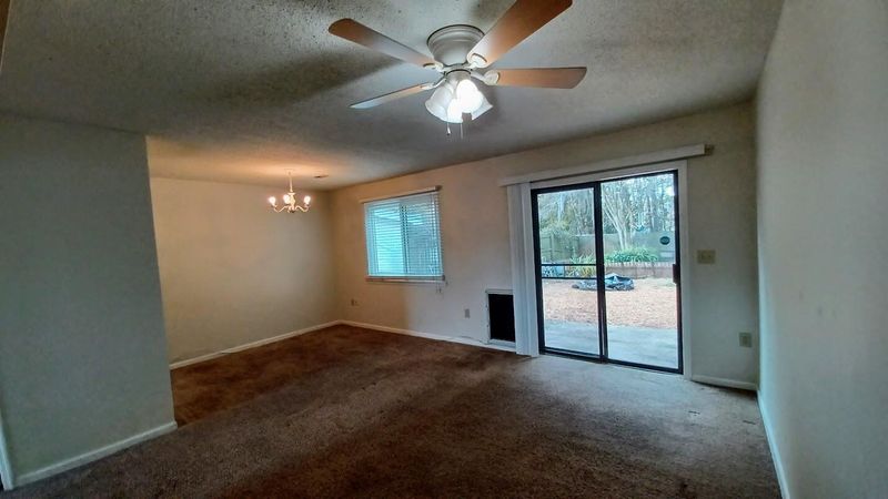 5048 Foxwood Dr, North Charleston, SC 29418