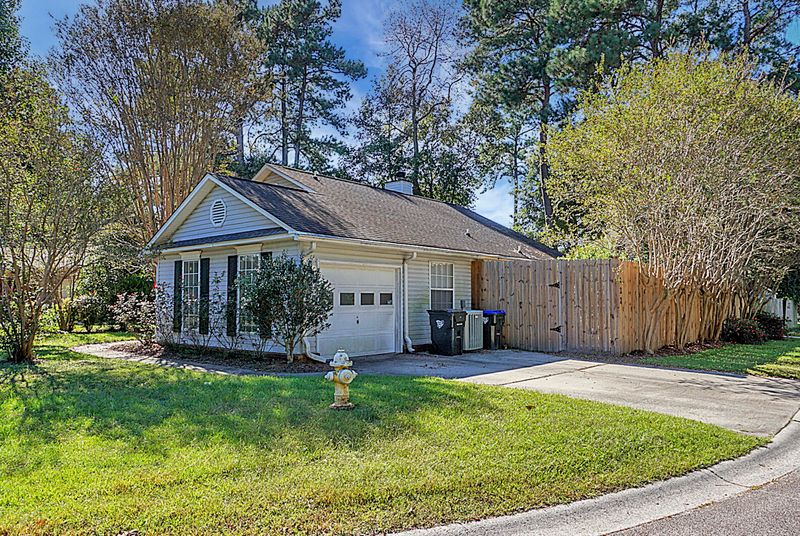122 Pipestone Dr, Summerville, SC 29485