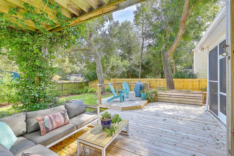 695 Majestic Oaks Dr, Charleston, SC 29412