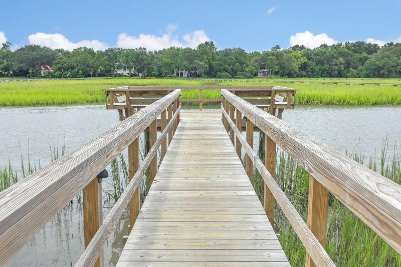 695 Majestic Oaks Dr, Charleston, SC 29412