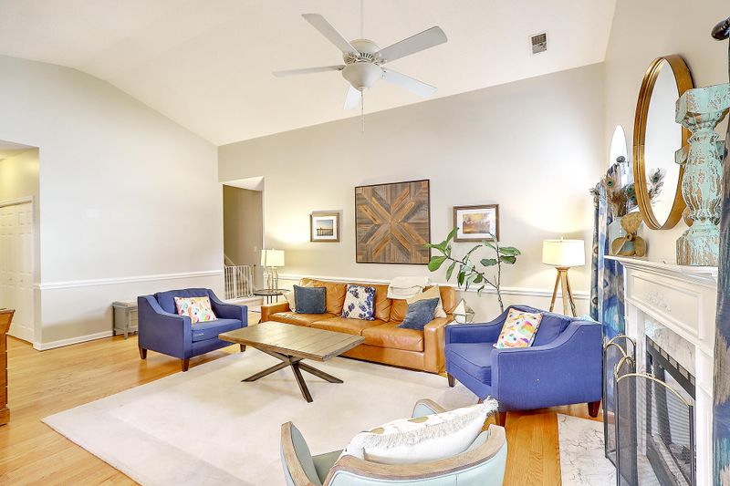695 Majestic Oaks Dr, Charleston, SC 29412