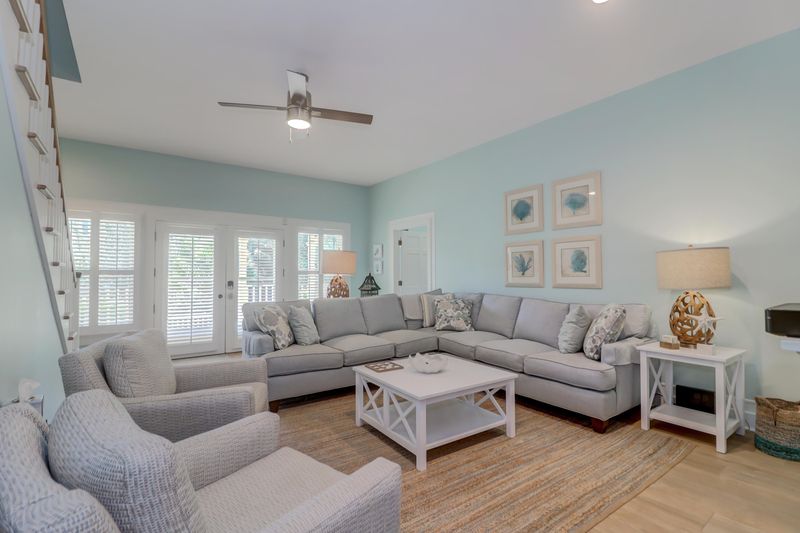 74 Island Cottage Ct, Isle Of Palms, SC 29451