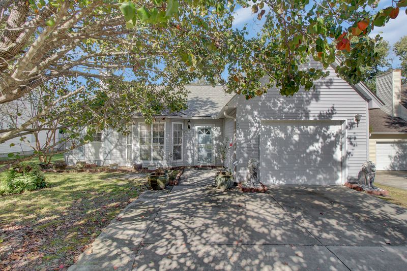 107 Lowndes Rd, Goose Creek, SC 29445