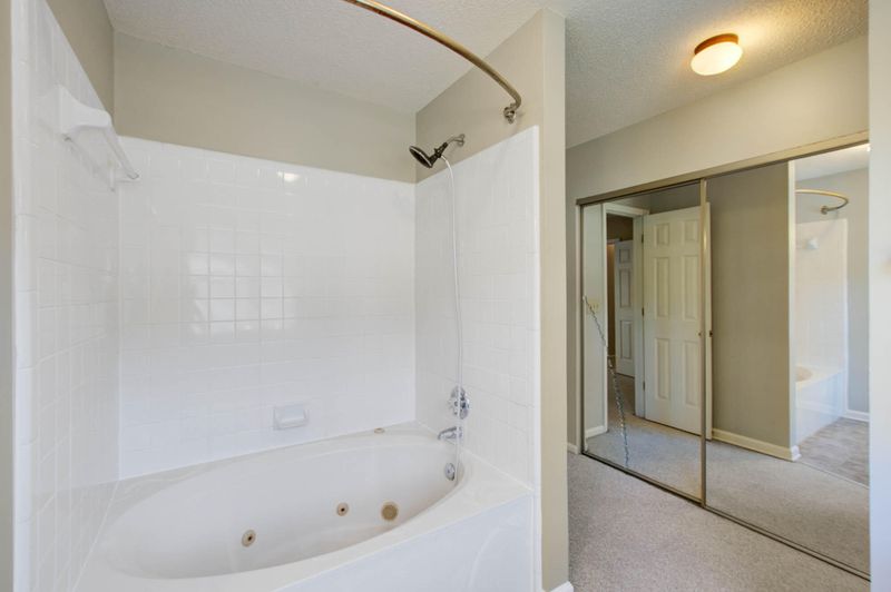 141 Knightsbridge Dr, North Charleston, SC 29418