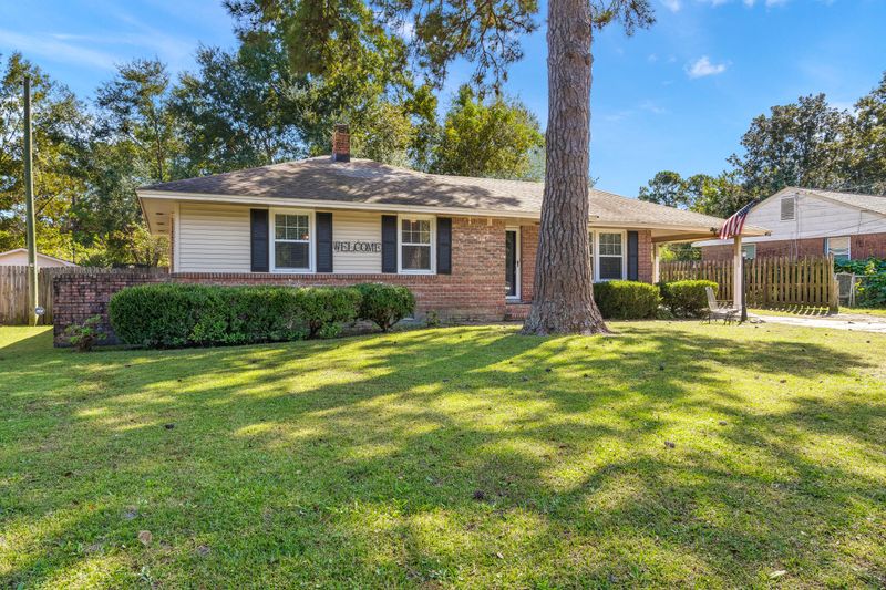 1265 Belvedere Dr, Hanahan, SC 29410