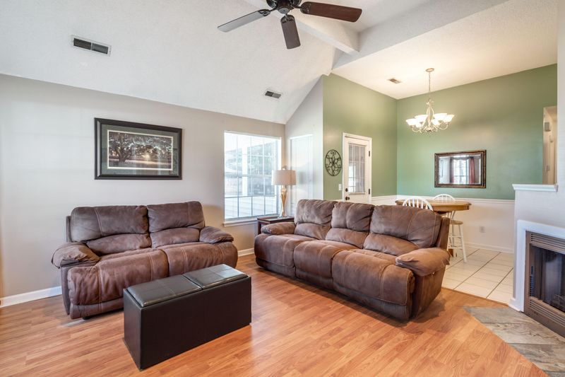 404 Hedge Way, Summerville, SC 29483