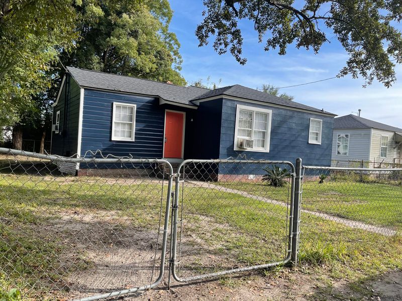 2129 Captain Ave, North Charleston, SC 29405