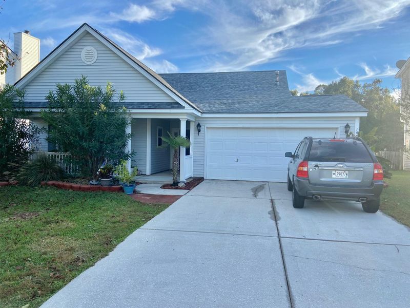 1447 Coopers Hawk Dr, Hanahan, SC 29410