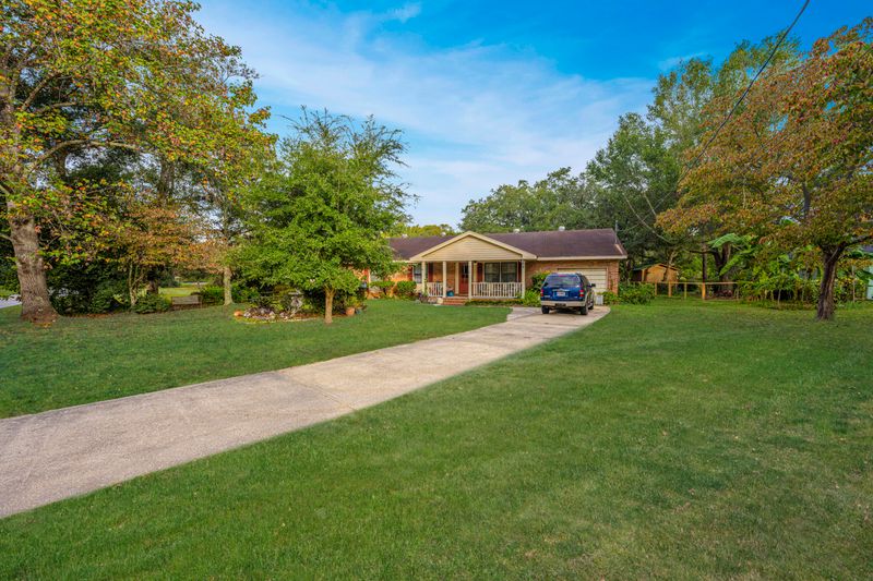 810 Creekside Dr, Charleston, SC 29412