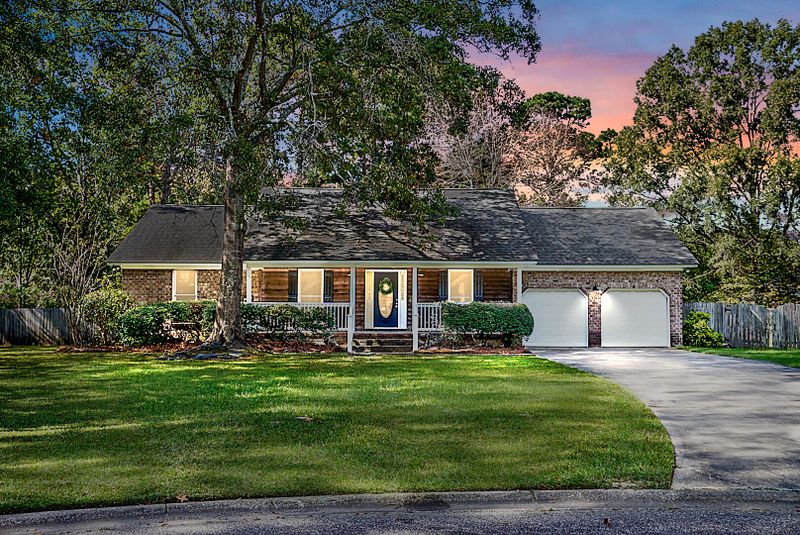106 Kendall Ct, Goose Creek, SC 29445
