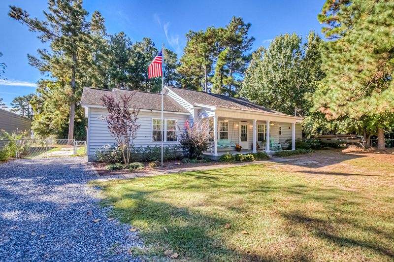 304 Canal St, Bonneau, SC 29431