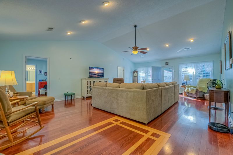 304 Canal St, Bonneau, SC 29431