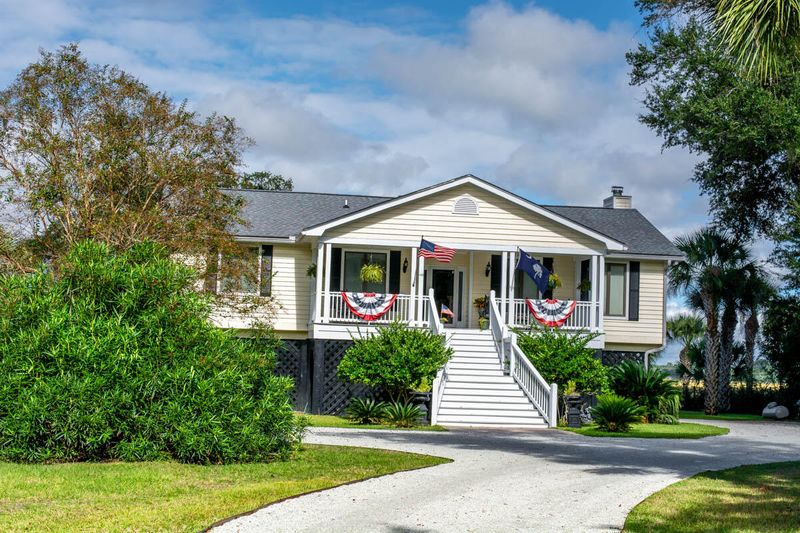 8887 Palmetto Rd, Edisto Island, SC 29438