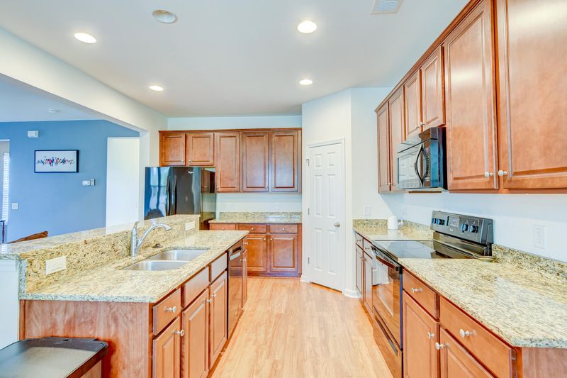1670 Eider Down Dr, Summerville, SC 29483