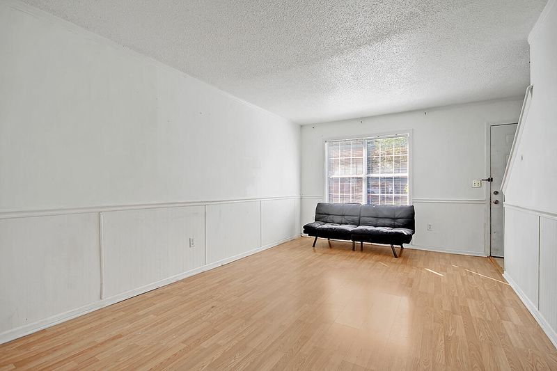 113 Elmwood Ave #D, Ladson, SC 29456