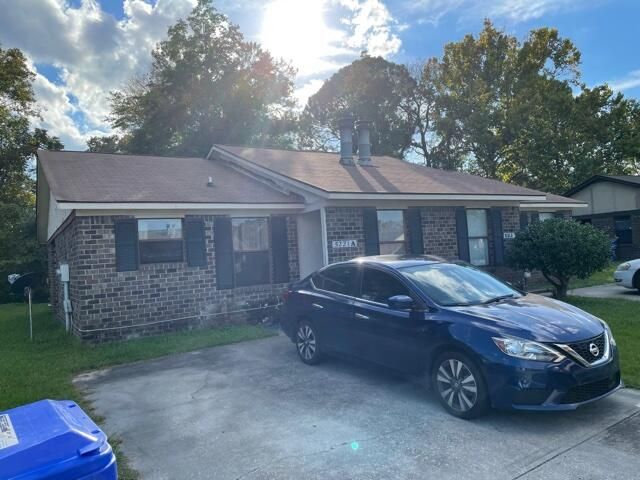 5221 Napoleon Dr, North Charleston, SC 29418