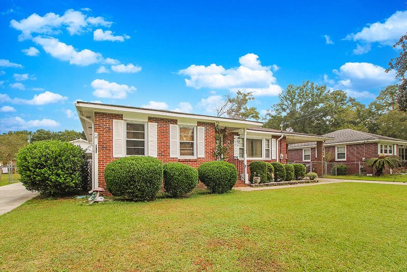 7043 Kenneth Dr, North Charleston, SC 29406