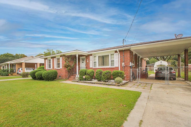 7043 Kenneth Dr, North Charleston, SC 29406