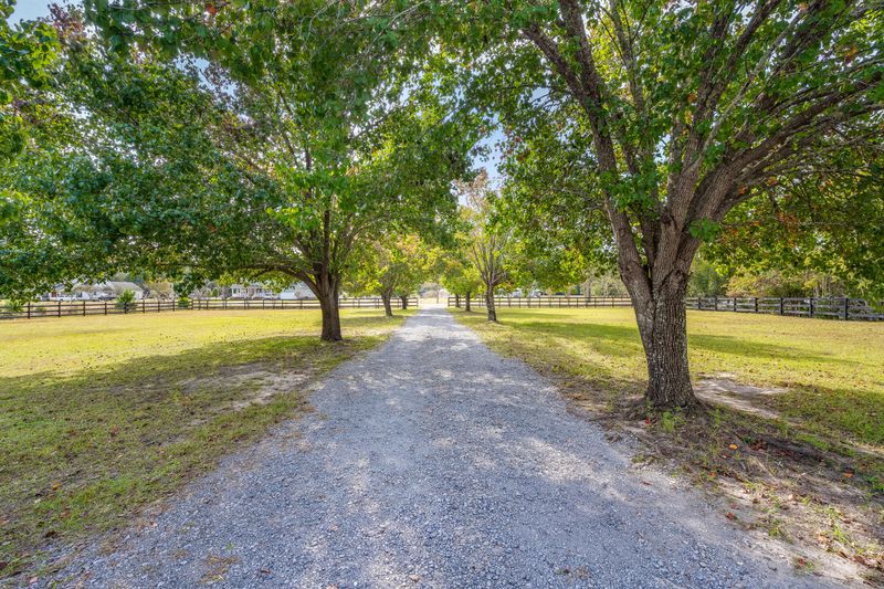 117 Mini Farm Rd, Bonneau, SC 29431
