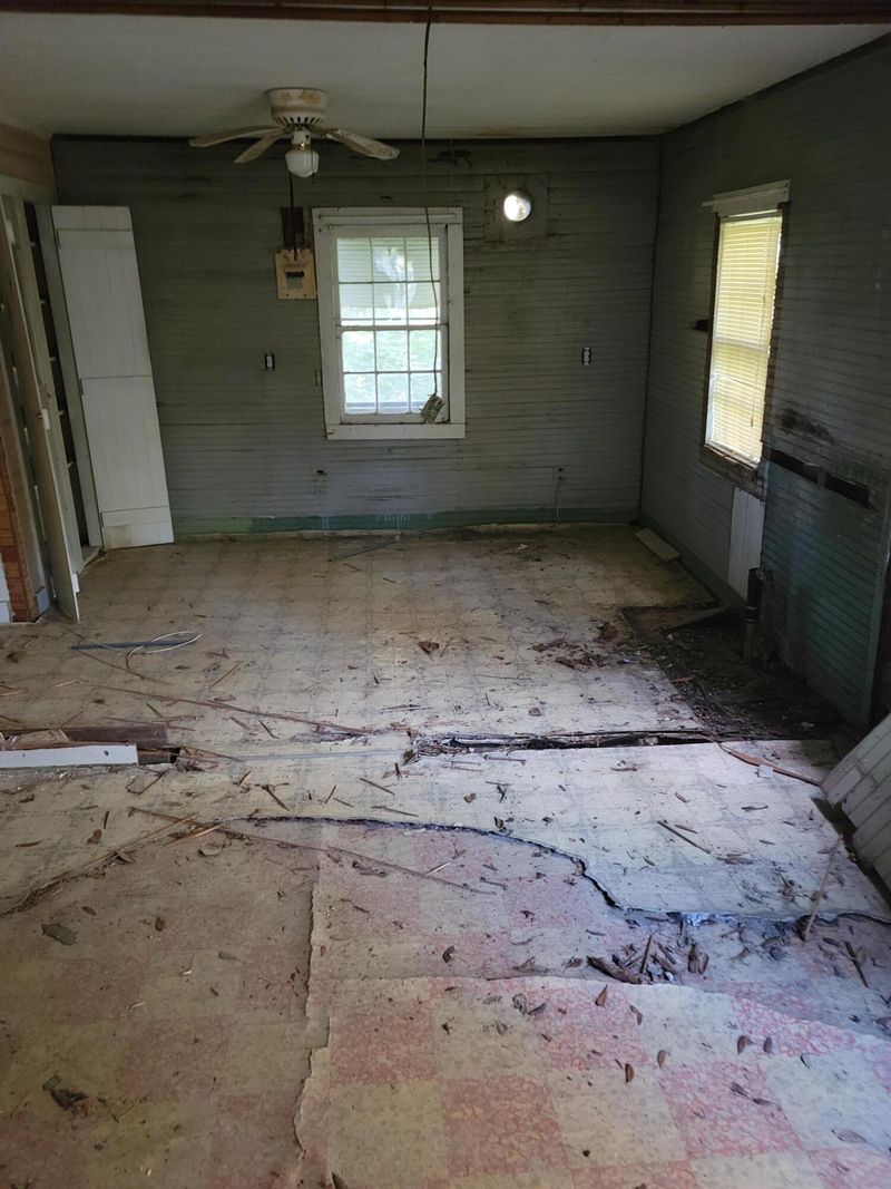 1040 Russell Store Rd, Saint Stephen, SC 29479