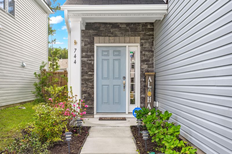 744 Redbud Ln, Summerville, SC 29486